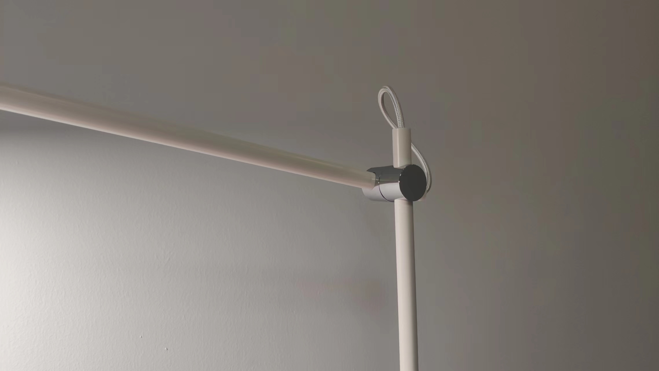 呵护心灵的窗户:蓝卡led台灯L1