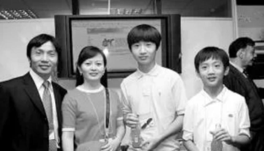 罗红|与江一燕传绯闻，为摄影摔断腰，好利来老板身价10亿仍被妻子甩？