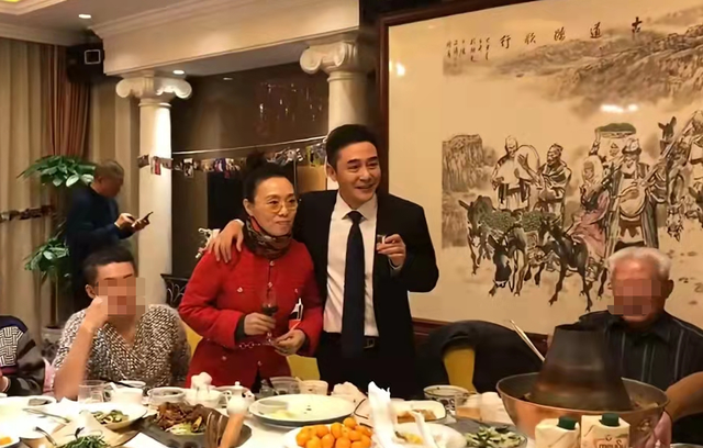 吴琼|60岁吴琼回安徽娘家，豪宅曝光满桌硬菜！