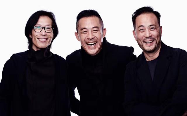 |侯勇带小20岁娇妻吃快餐!夫妻俩喝免费饮品,17万包包太惹眼