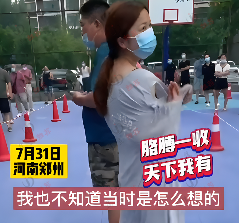 新型冠状肺炎|高手!女子排队做核酸衣服穿反,路人提醒后女子当场把衣服穿正