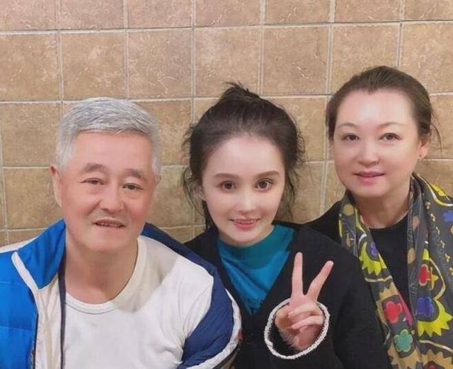 赵本山|事件翻转?球球发文澄清男友被逼走,表嫂晒证据力挺