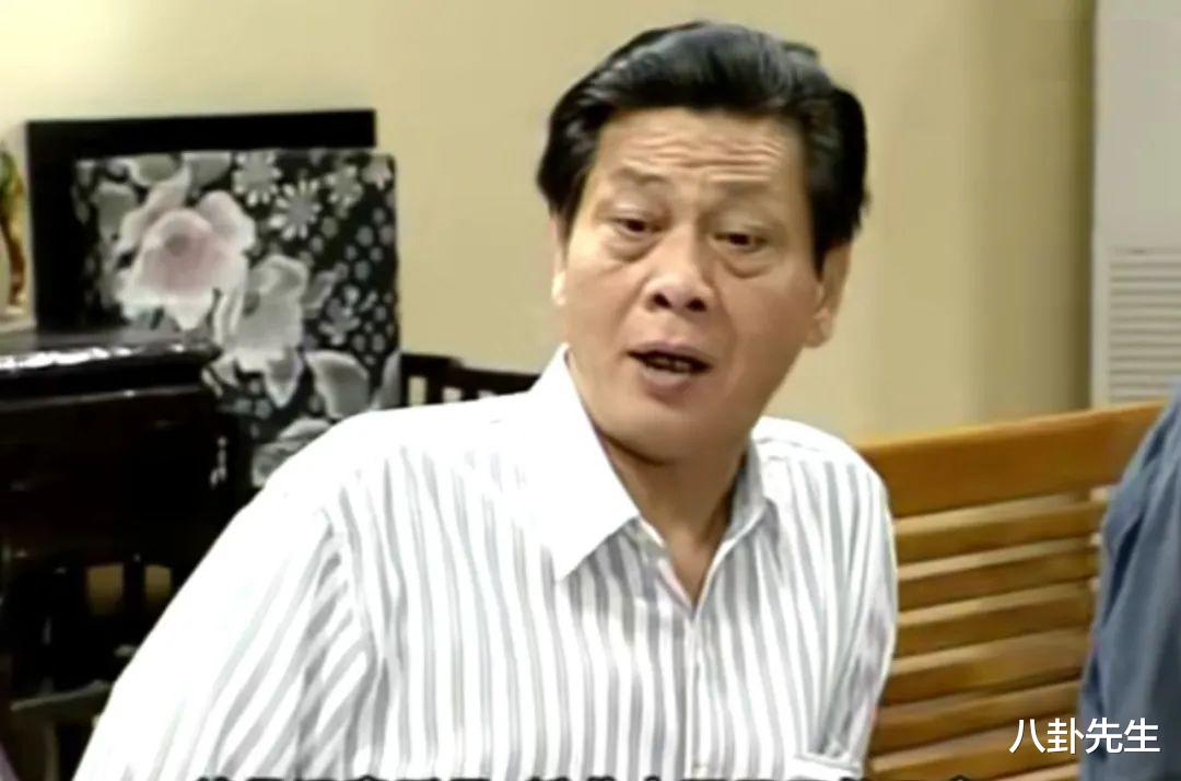 “康伯”去世没几天“阿耀”就带货,两天前痛哭悼念,遭网友指责