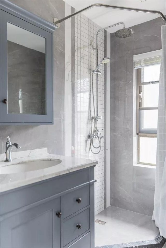 110平灰蓝白三居室淡雅而内敛,营造平和舒缓的空间氛围