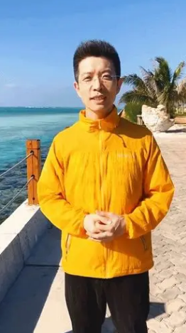 朱广权|朱广权：从东北小城走出来的著名央视主播，为何43岁仍未婚？