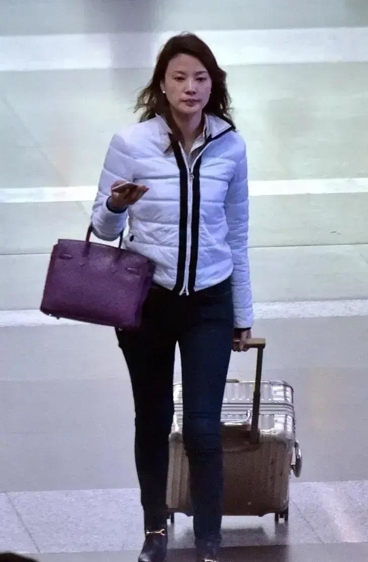 刘芳菲|央视第一美女主持人，如今面色十分憔悴，曾因感情丰富闻名于主持圈子