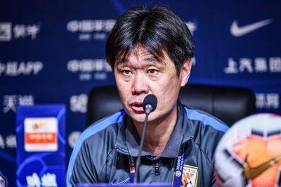 国足|国足0-2惨败日本队，人民日报点评一针见血，来看看李霄鹏怎么说