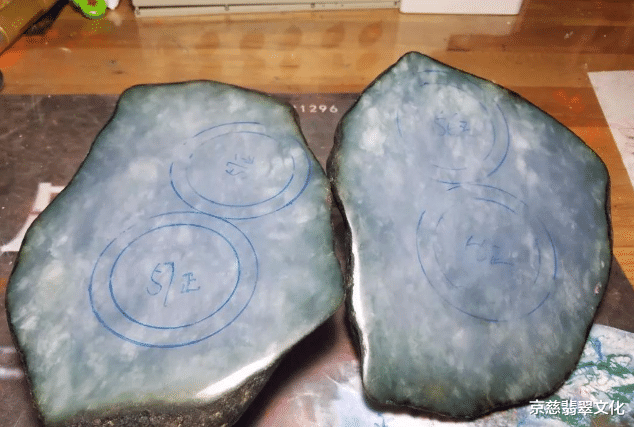 翡翠|“胆大”闺蜜低价入手闲置半年的料子，不曾想切出高冰，卖家肠子都悔青了