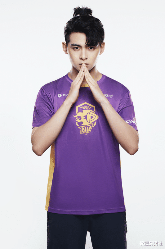 和平精英职业联赛|NV被职业选手控诉队内有挂？比赛首日砍下76分，稳居第一梯队