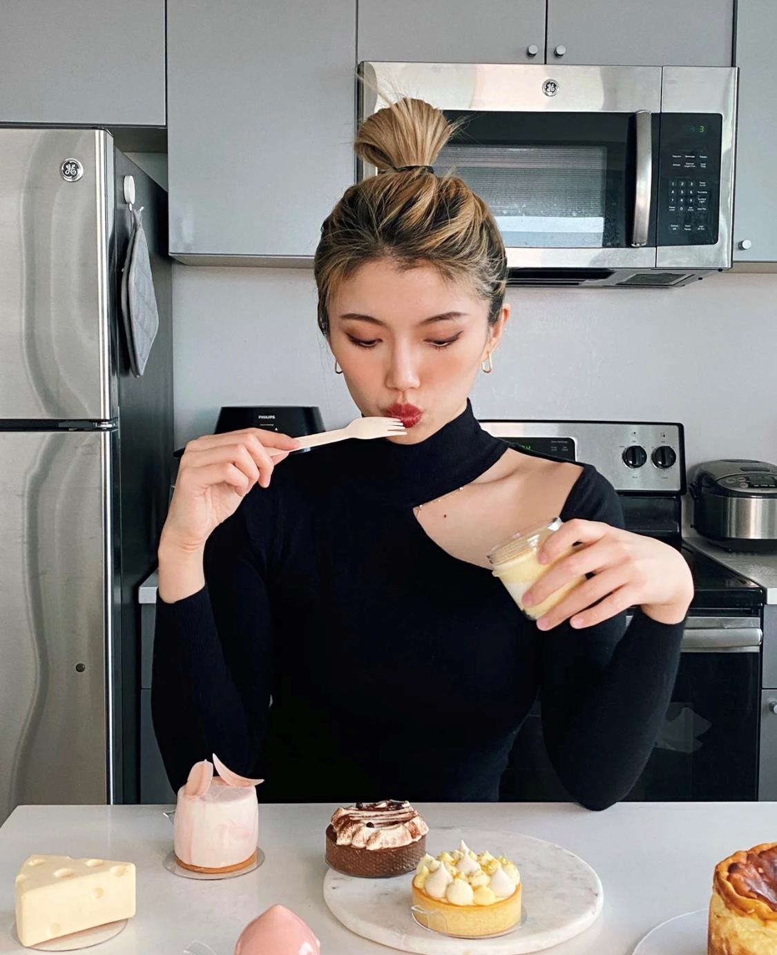 补水 讲真，皮肤暗黄的女人，别着急用美白精华，这几个习惯更值得坚持