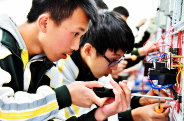 德州|2022届学生“主动”放弃中考，提前到职业学校报名，这事不简单