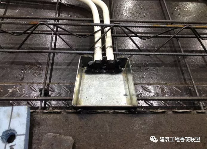 土建采用铝模、装配式施工时，机电如何配合预埋？