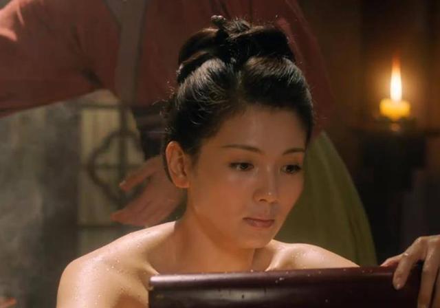 柳岩|柳岩新戏又变美了，剧中主动献吻胖男配，男方发福身材引争议