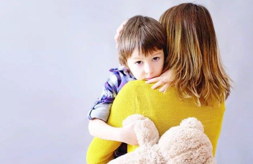 校园欺凌|“她在向你求救，你却教她懦弱”，女儿受欺负，妈妈的回应引众怒