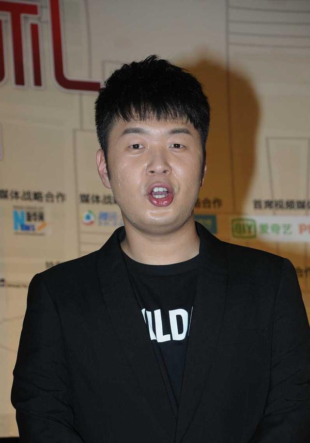 杜海涛 网友晒偶遇杜海涛的照片，面容病态憔悴，状态很是不对！