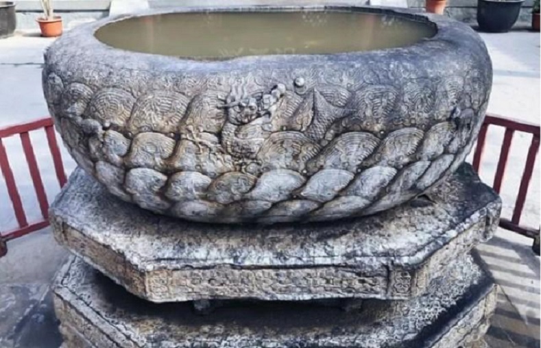 马坎|这件文物很“命苦”,用3.5吨玉石制成,却被和尚用来装咸菜