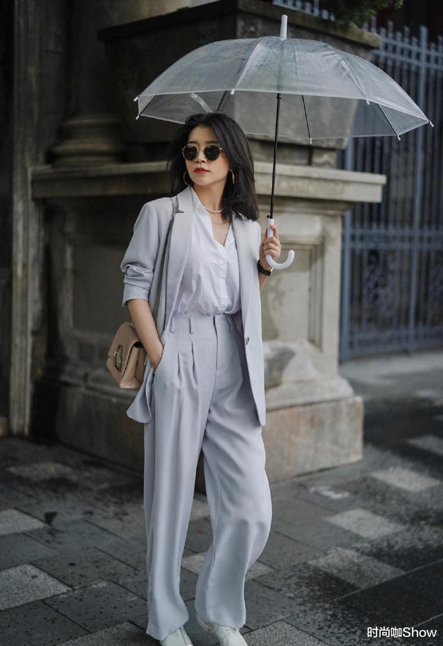 穿衣搭配|气质优雅的女人，春夏都会穿西装，这样搭干练又高级