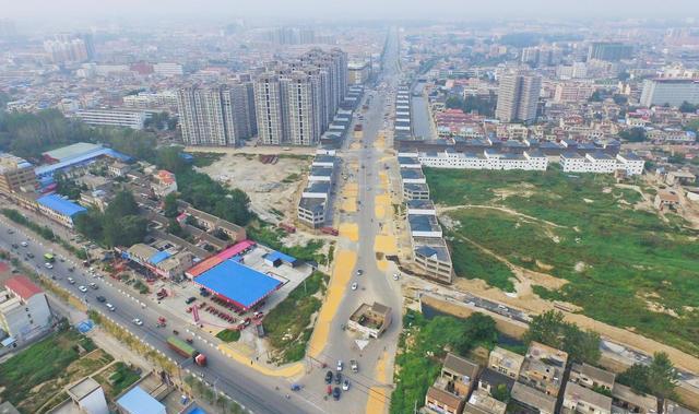 北京市|钉子户惹怒开发商，要400万加3套房遭拒，住在马路中间长达七年