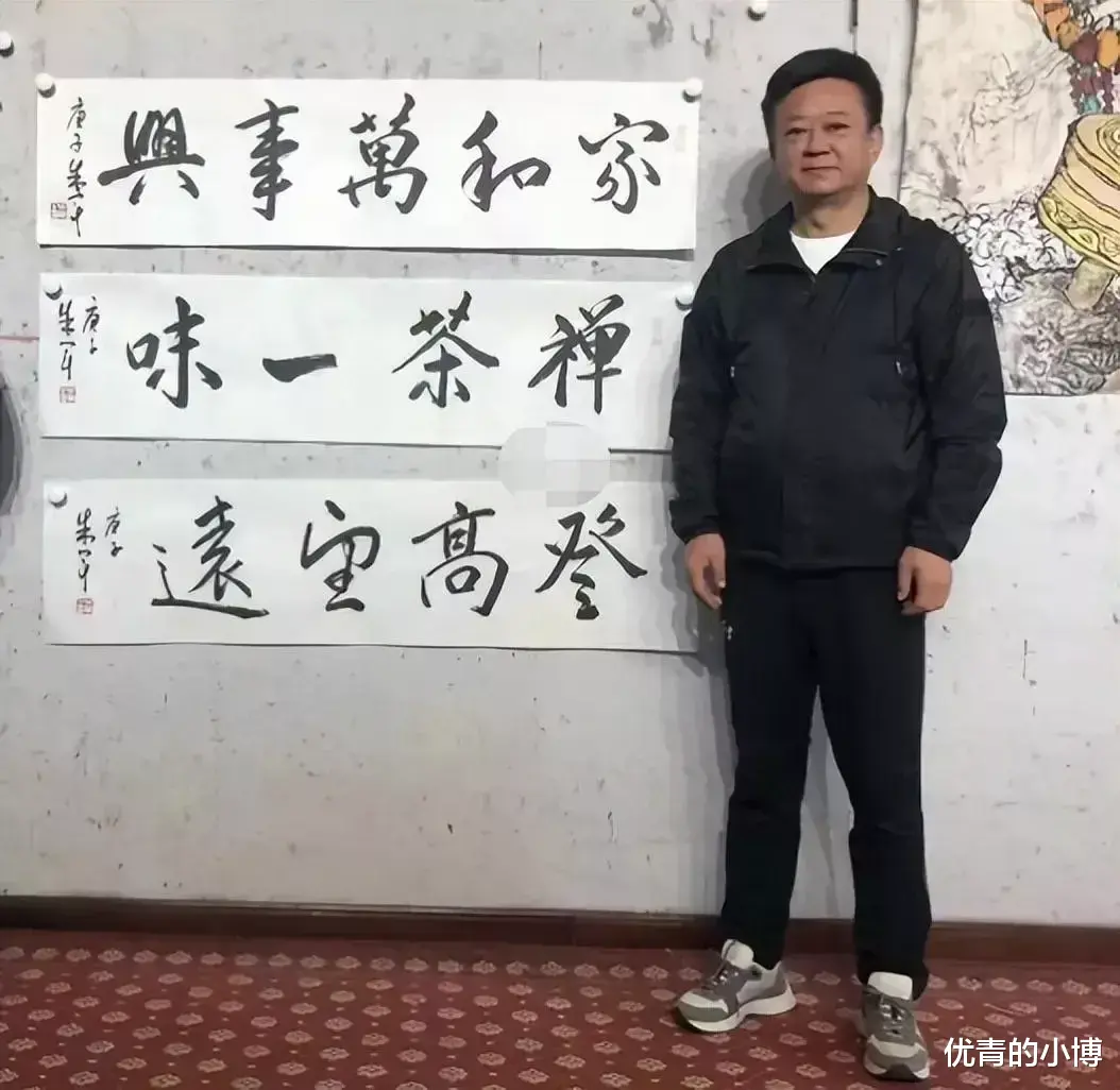 朱军|知名主持人58岁朱军现身晒书法，素颜浮肿沧桑朴实接地气