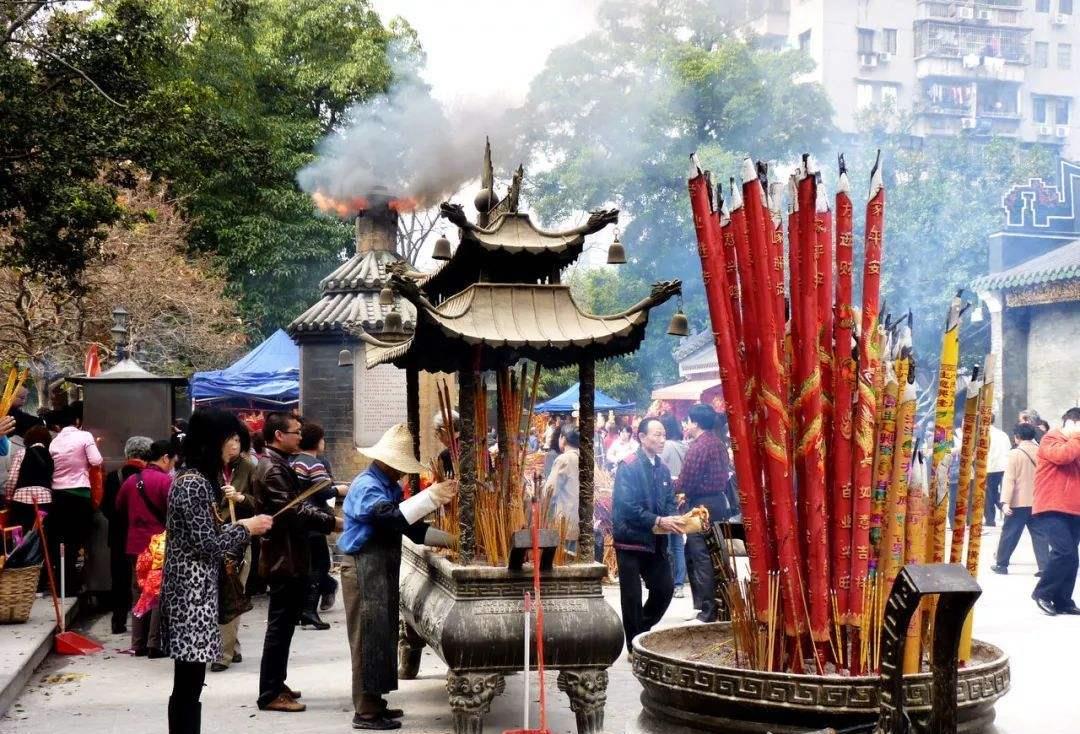 “红桃五”通缉犯潜逃16年,混进佛门存款70万,落网时成寺庙主持