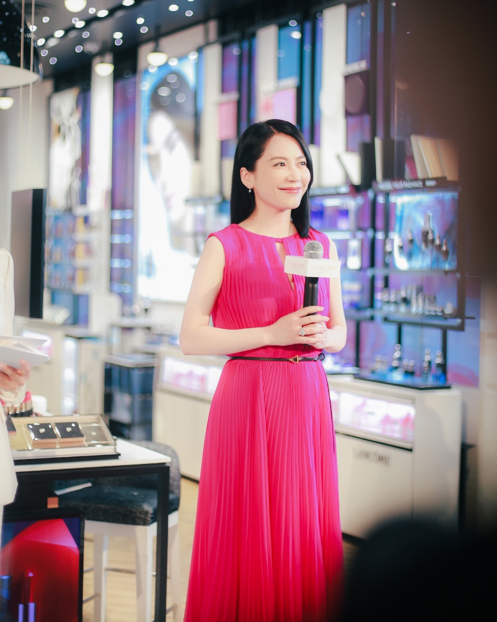 俞飞鸿|51岁的俞飞鸿有颜真任性,轻松拿捏死亡芭比粉,风韵不减当年