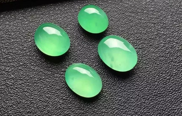 翡翠|翡翠蛋面凭什么这么贵?怎样去选购,挑选最合适的呢