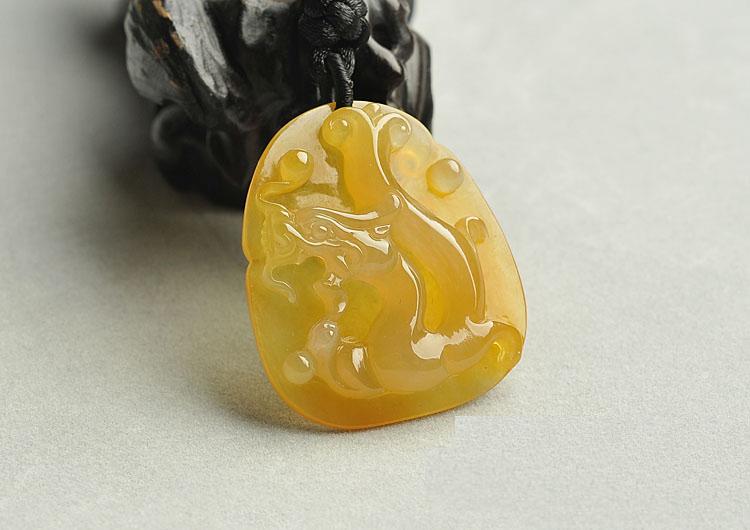 翡翠|下雨天雨水很多，那在下雨天，我们可以佩戴翡翠吗？