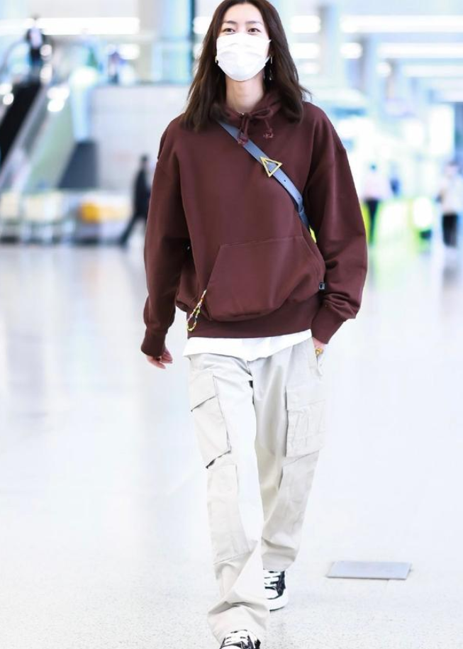 |想掌握刘雯的穿搭,牢记五个穿搭公式,极简风也能穿出气质