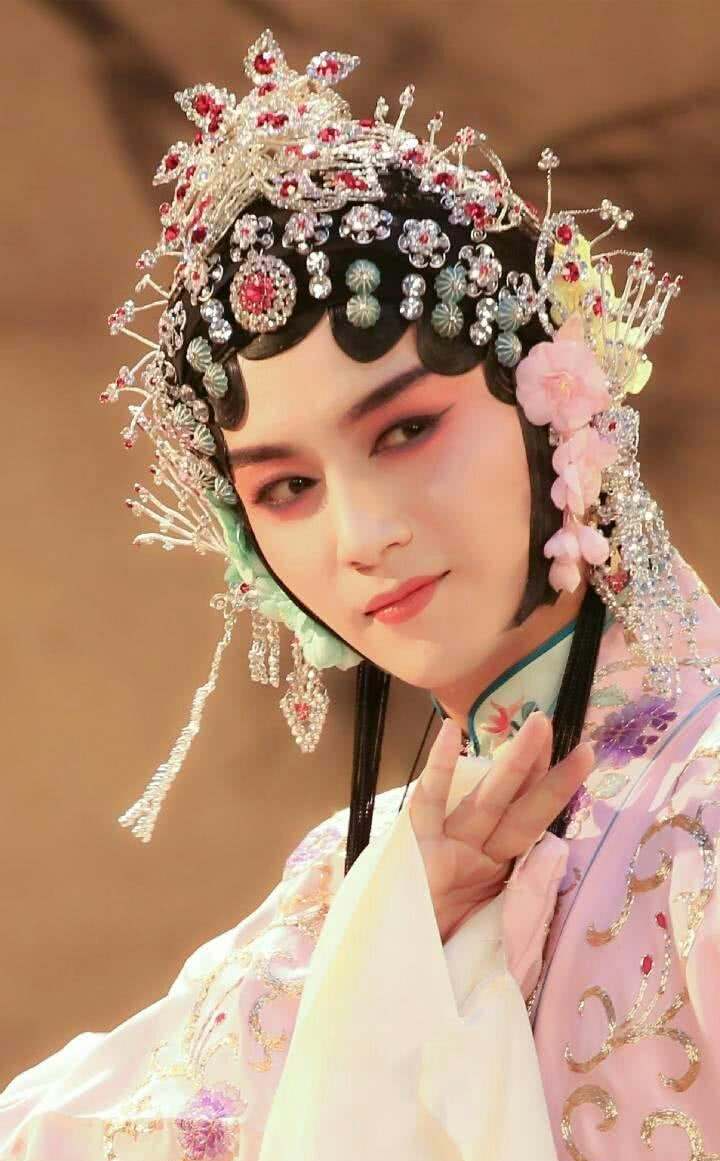 马天宇|男星穿女装有多惊艳?马天宇温柔王俊凯可爱,龚俊肖战王一博依然很帅!