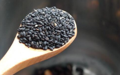 |经常吃黑芝麻，6个好处收入囊中，不知道的人可惜了！