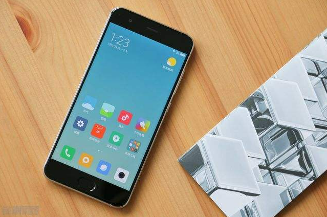 纳税义务人|小米想迈进高端市场,无奈品牌形象始终在低端,刻板印象太深刻