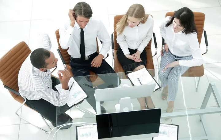 |跟同事在一起上班,不说三件事情,不炫耀三个秘密