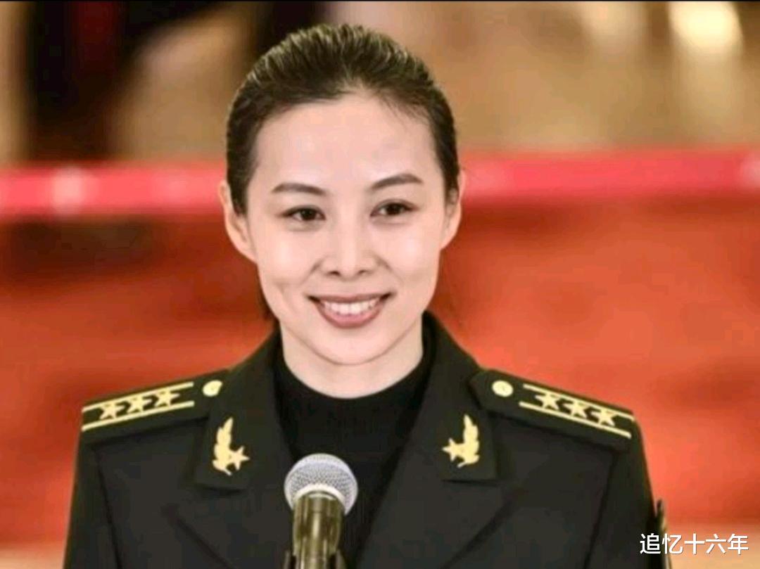 王亚平|王亚平大校和武大靖亮相大会上，身轻如燕青春靓丽，罕见合影曝光