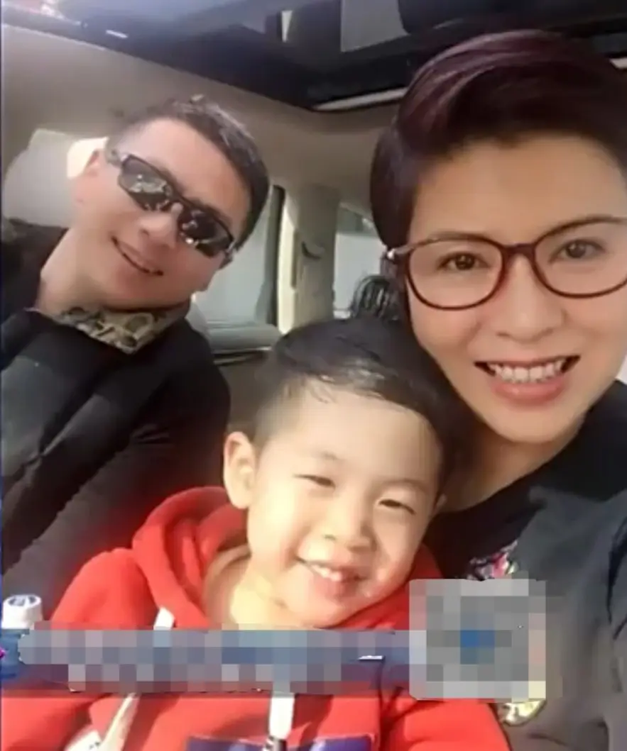 |杭天琪女儿定居四川！五官精致似妈不输女明星，曾公开痛斥父母离婚