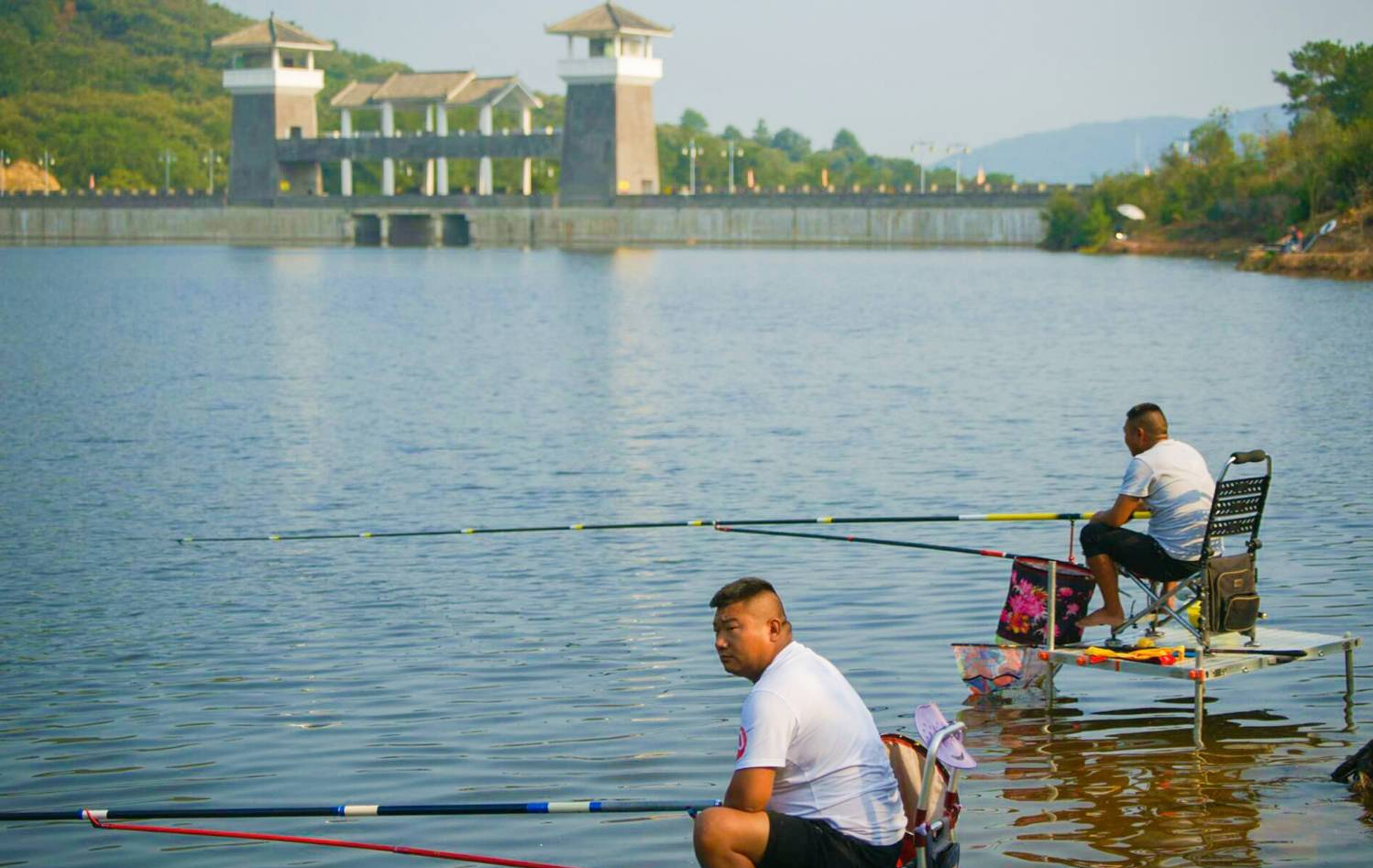 饵料|天热鲫鱼不开口，不要忙着更换钓饵，先试着这样做，鱼口说来就来