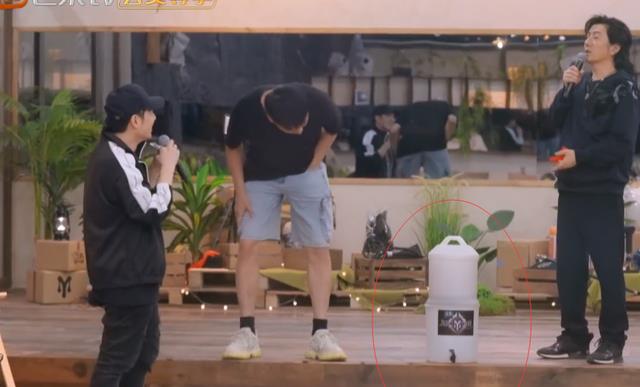 王大陆|王大陆首次承认蔡卓宜女友身份,买三千元玉镯被坑,还笑话吴建豪