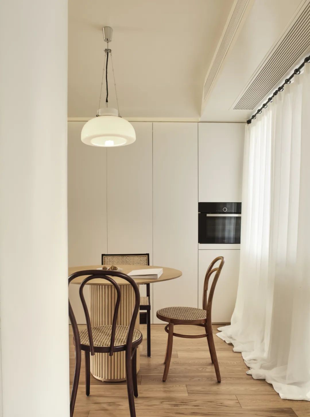 95后83㎡婚房设计,奶油色艺术涂料,让家告别喧嚣,享受自在与舒适!