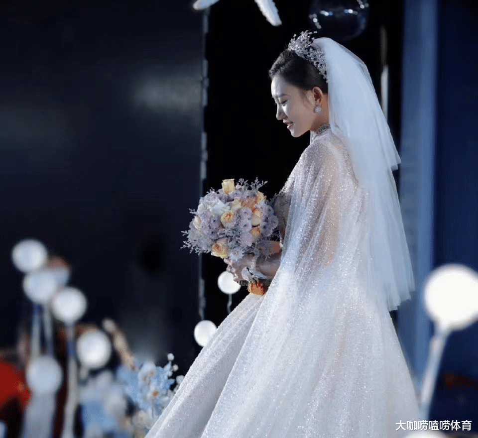 马青|祝贺！中国体坛又一对冠军夫妻：郎才女貌甜蜜般配，差4岁姐弟恋