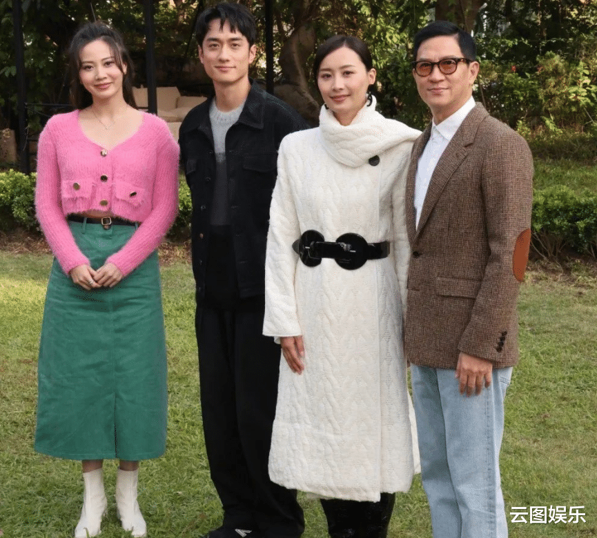 陈法拉|黎姿携陈法拉登杂志封面！同穿短裤大秀长腿，差11岁美得不分上下