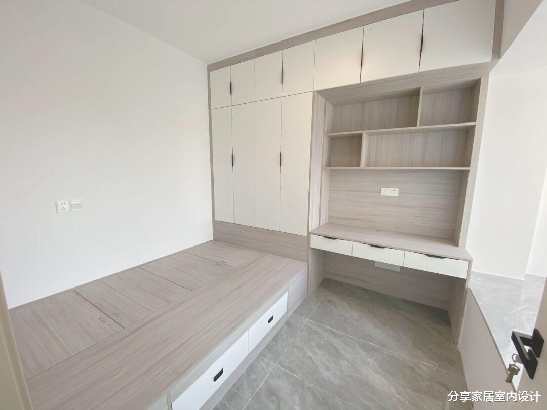 60平小家,坚持“穷”装修不做吊顶,浴室柜独立分开很实用!