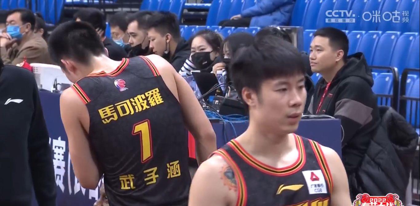 广东男篮|布克武子涵高效砍分，林书豪联手布朗爆发，深圳男篮57-51北京队