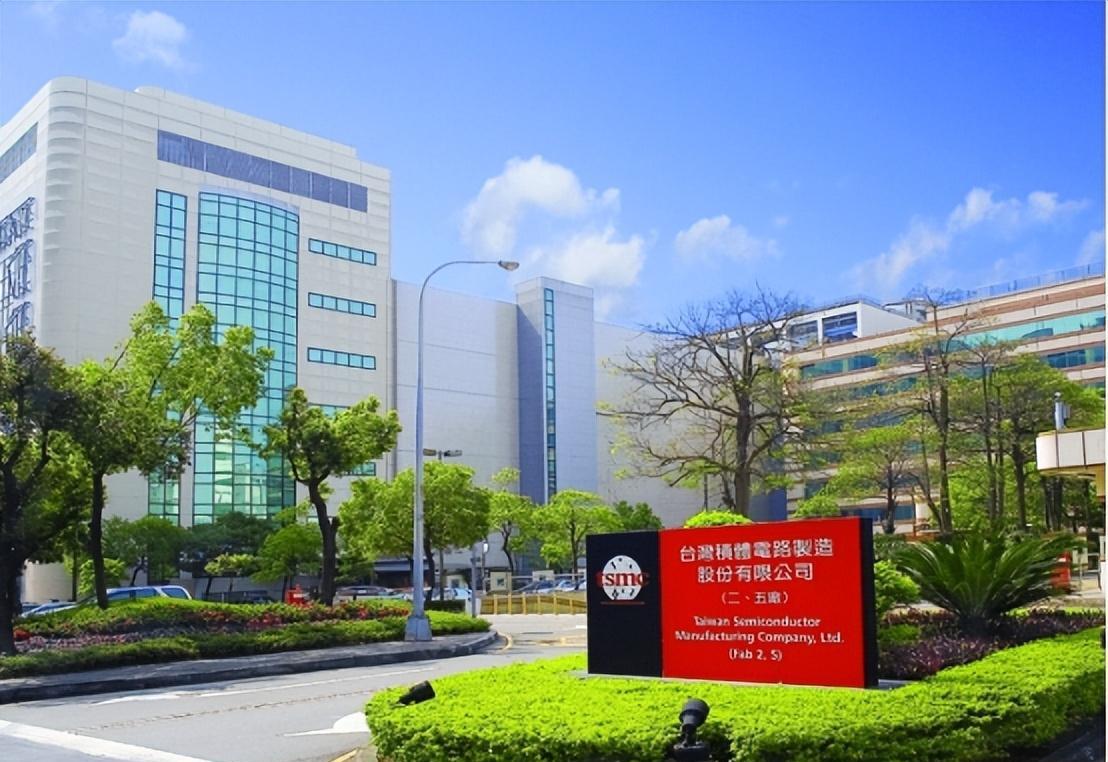 芯片|十台EUV！芯片巨头再次“逆势而行”，中芯也已布局