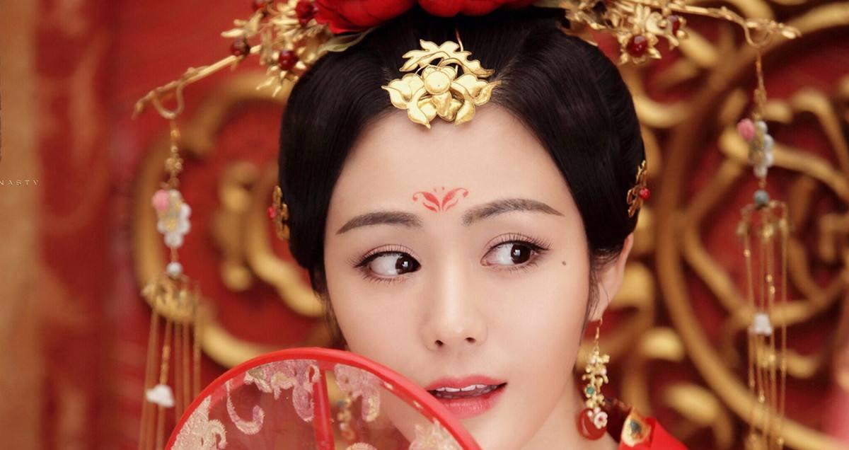 唐朝 唐代女子爱化什么样的妆？看上去很吓人，美女也会化成丑女