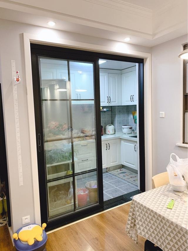 93平北欧风三居室，卫生间干湿分区，卫生间墙上花片是点睛之笔