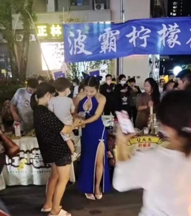 江门女老板穿着这件衣服,被群众举报,女老板:我凭什么不能穿?