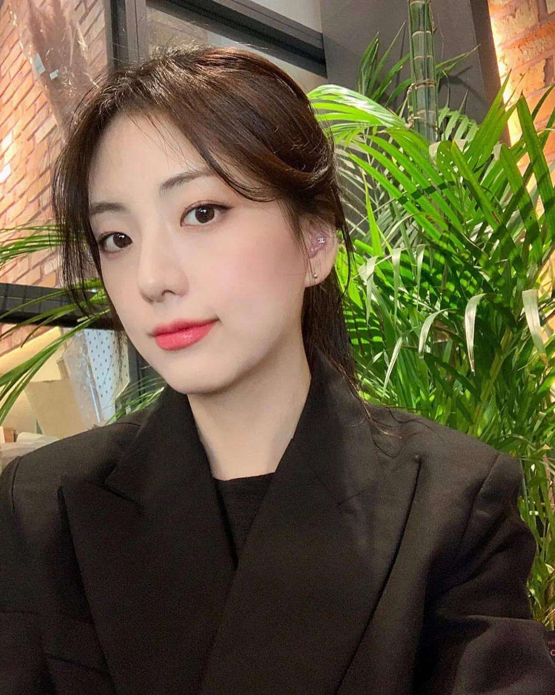 21岁知名女网红离奇去世!曾被粉丝深夜跟踪,死后宠物无人照顾