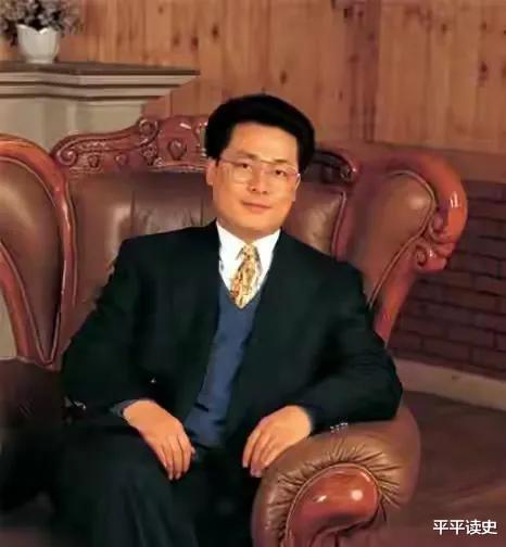 2006年，身家400亿的袁宝璟被判死刑后，在殡仪馆受刑时双眼含泪