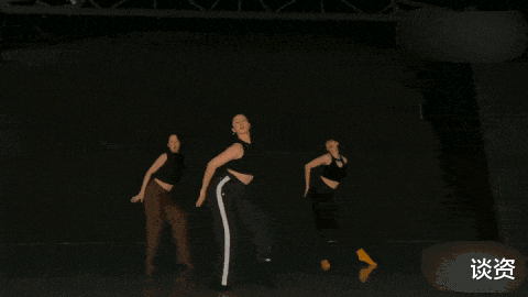 孙莉|44岁孙莉穿露脐装扭腰甩胯，被嘲壮实，高龄产妇生三胎身材恢复不易