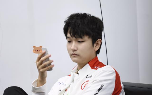 教练|据瓜主透露AG转会期有大动作，单教练就请10位，网友：人傻钱多？