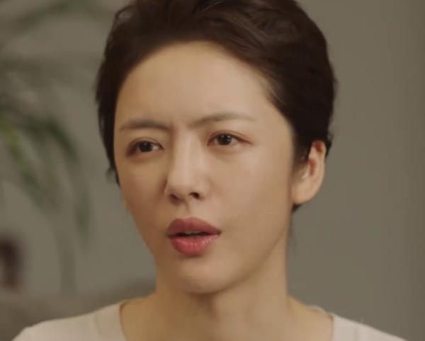 蔡文静|《胡同》蔡文静演60岁老年人引热议,表情僵硬演技被吐槽